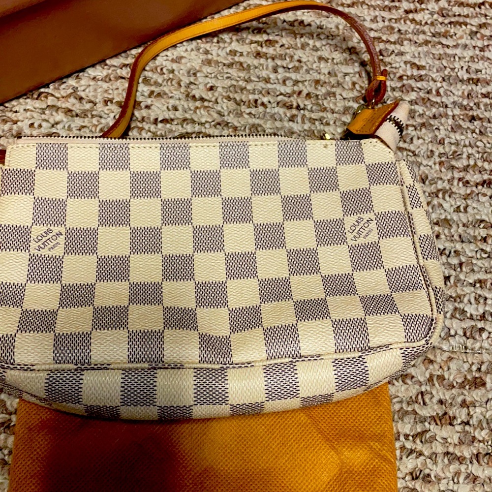 Got item in Posh claimed to be original.I do think it’s the case. Real leather